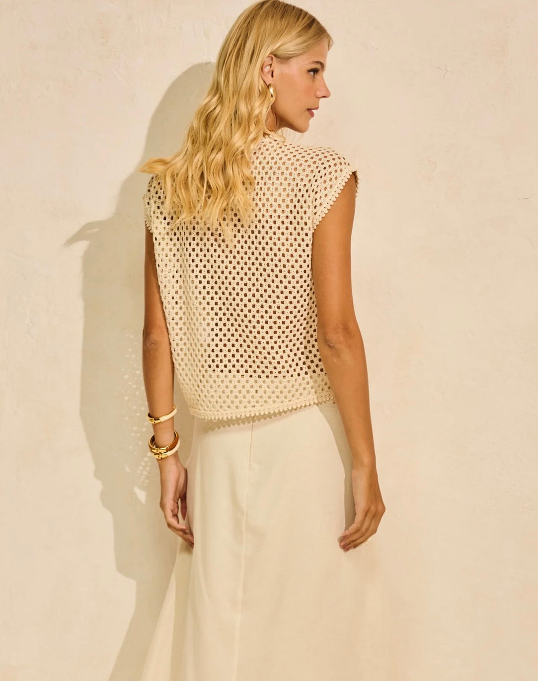 Blusa Regata Curta em Tela Macramê